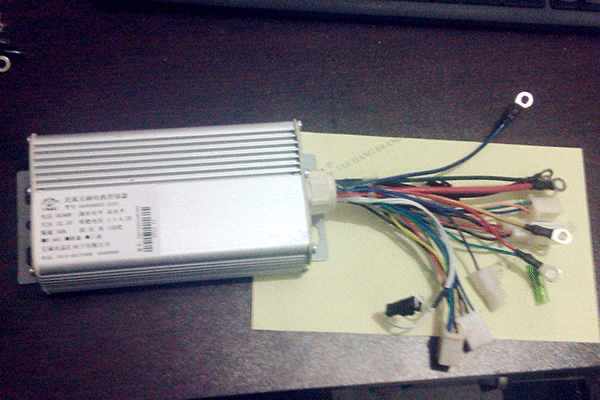 Z2直流電機(jī)控制器的安裝過(guò)程分享。